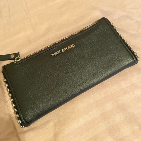 max studio wallet
